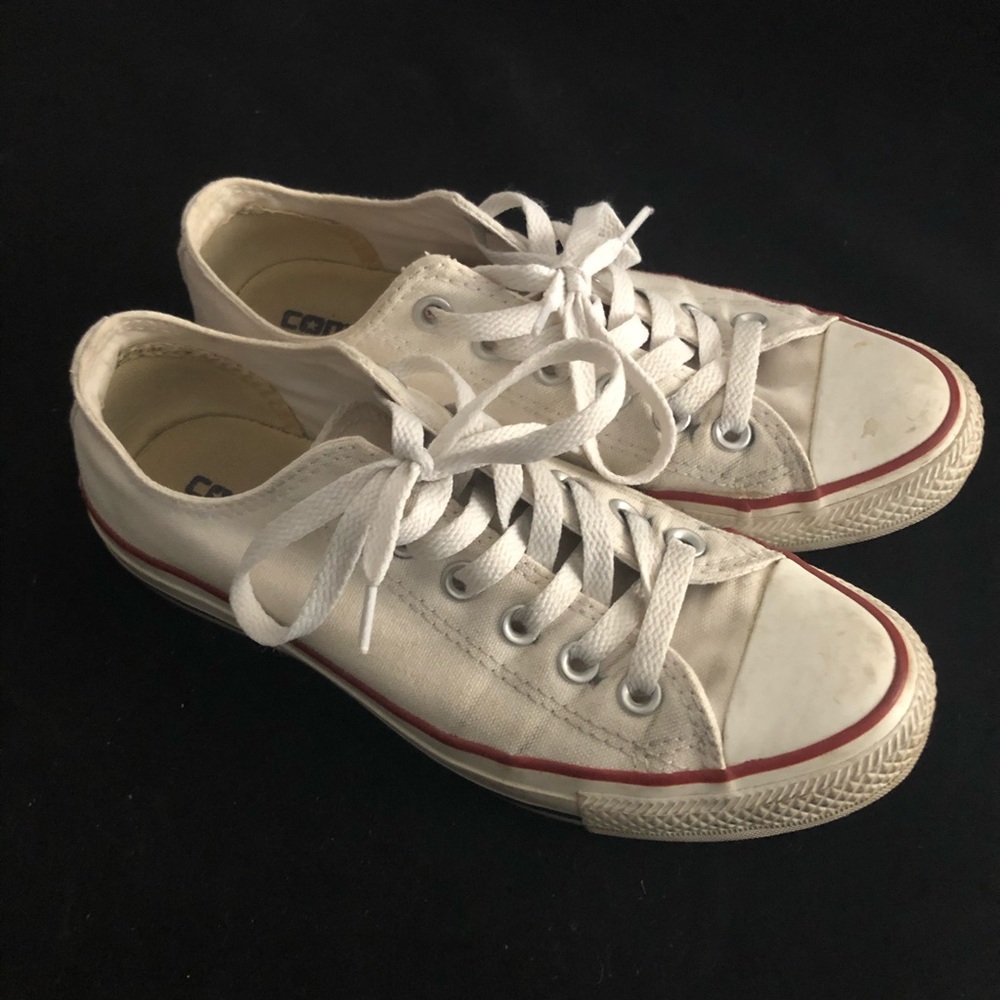 Women’s converse chucks size 5